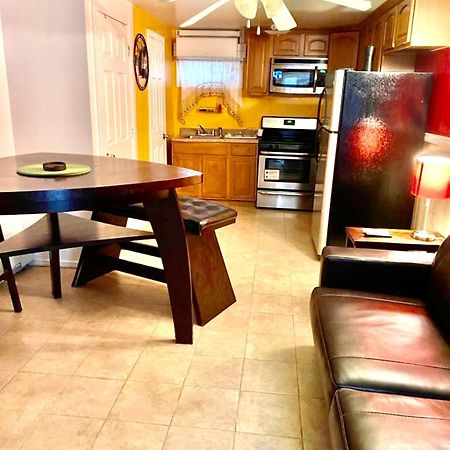 Large 3-Bedrooms/2-Bath Apt, One Block To Train New York City Exterior photo