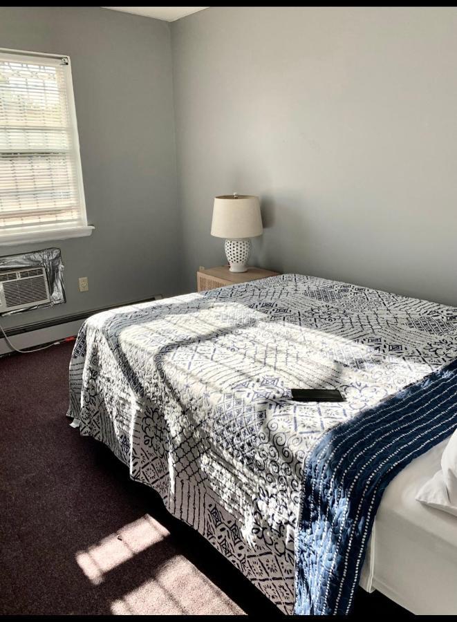 Large 3-Bedrooms/2-Bath Apt, One Block To Train New York City Exterior photo