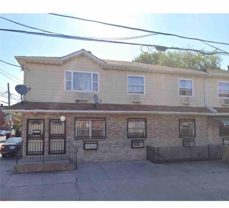 Large 3-Bedrooms/2-Bath Apt, One Block To Train New York City Exterior photo