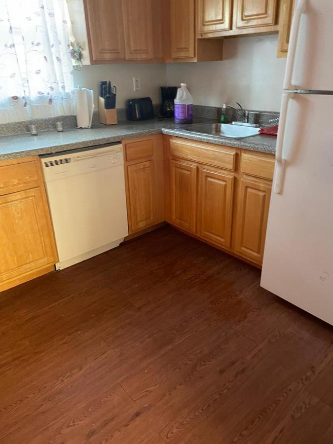 Large 3-Bedrooms/2-Bath Apt, One Block To Train New York City Exterior photo