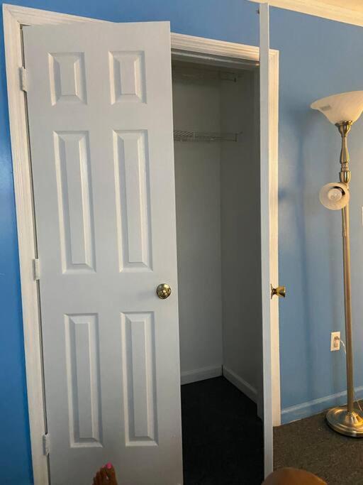 Large 3-Bedrooms/2-Bath Apt, One Block To Train New York City Exterior photo