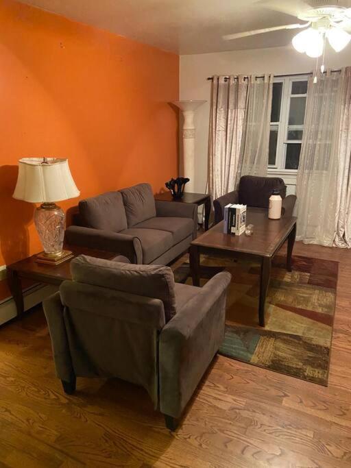Large 3-Bedrooms/2-Bath Apt, One Block To Train New York City Exterior photo