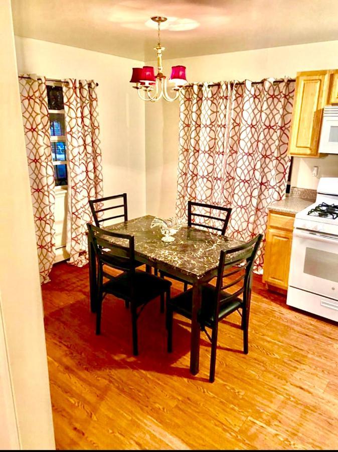 Large 3-Bedrooms/2-Bath Apt, One Block To Train New York City Exterior photo