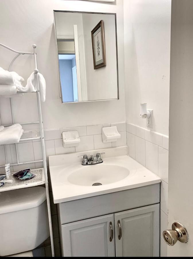 Large 3-Bedrooms/2-Bath Apt, One Block To Train New York City Exterior photo