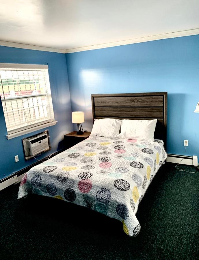 Large 3-Bedrooms/2-Bath Apt, One Block To Train New York City Exterior photo